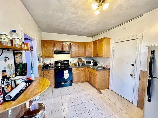 3 bed, 9999 sqft, $3,600 — Photo 3