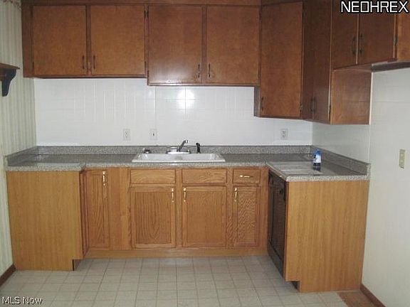 5th image of 3886 Hightree Ave SE