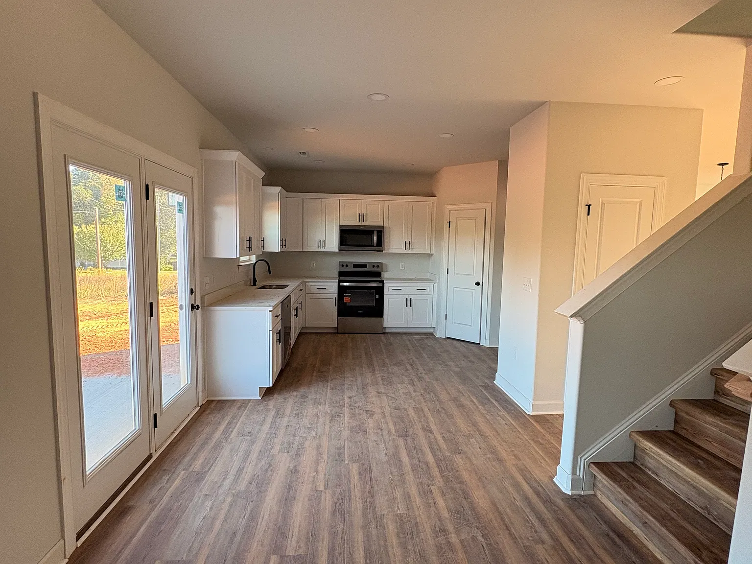 4 bed, 2.5 bath, 2105 sqft, $2,100 — Photo 3