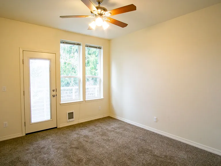 610 SE Spokane St #5 — Photo 7