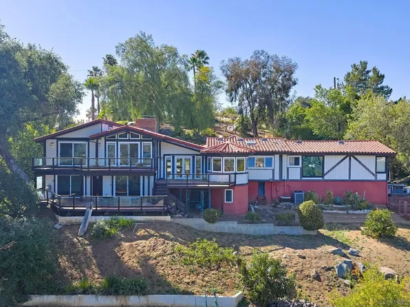 2448 Royal Crest Dr, Escondido, CA 92025