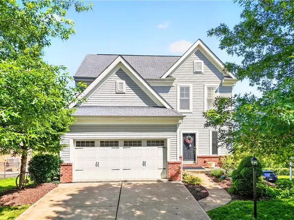 1072 Woodlawn Dr, Canonsburg, PA 15317