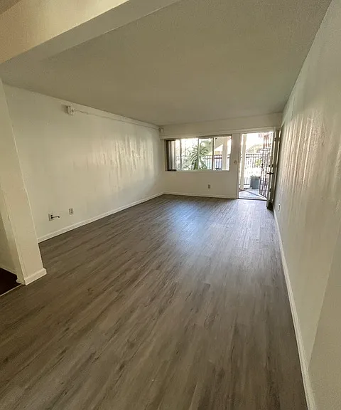 Aristocrat Apartments — Photo 4
