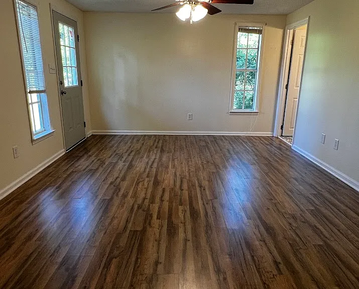 215 S Skinner Ave — Photo 14