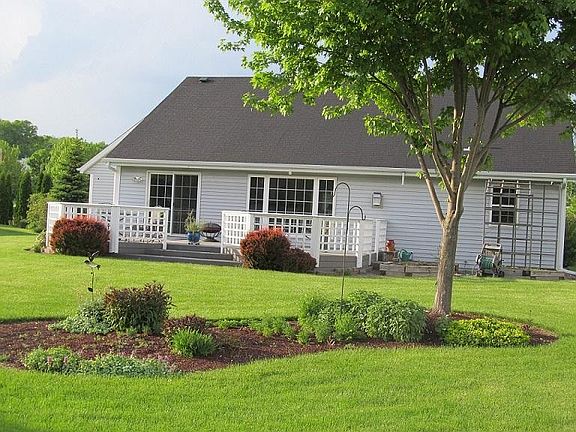 3rd image of 2715 Darrell Dr