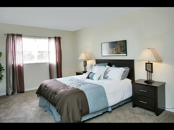 Rolling Hills Apartments — Photo 30