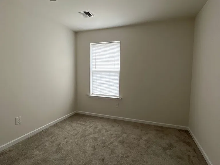 336 Central Park Ave — Photo 11