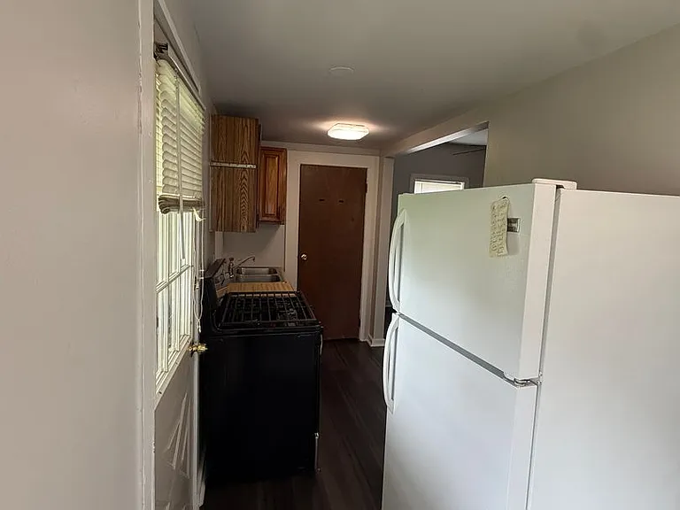 68 Oakwood Ave — Photo 3