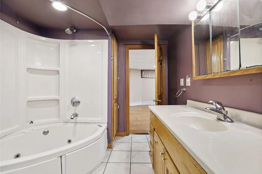 6 bed, 3019 sqft, $3,750 — Photo 2