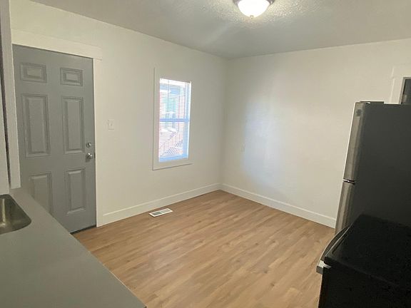 4th image of 458 E Lambourne Ave #A
