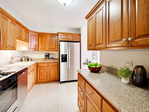 5th image of 2800 N Lake Shore Dr APT 414