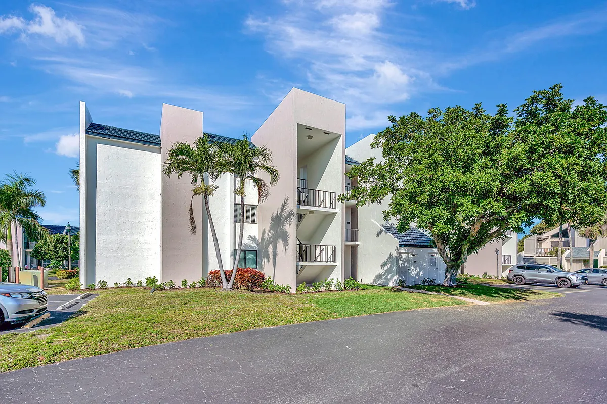Building Photo - 1605 S US Highway 1 #V6-205