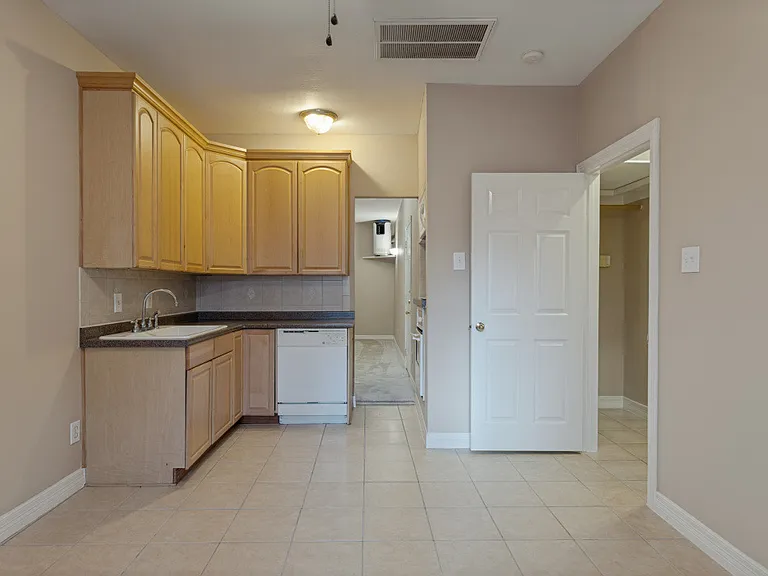 4110 Woodhead St — Photo 5
