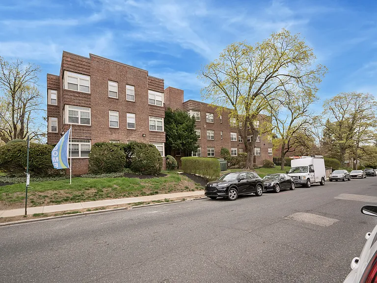 Sedgwick Gardens — Photo 13