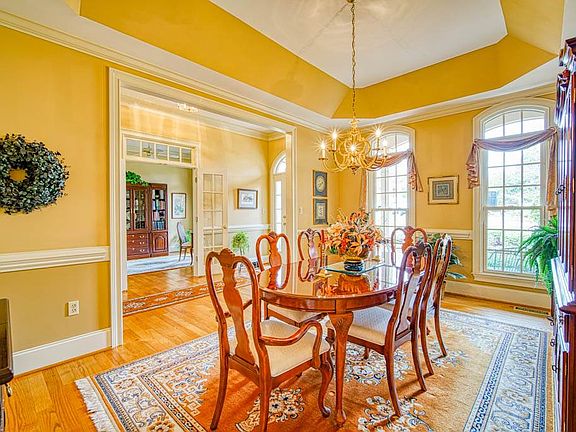 4th image of 114 Crown Oak Ct