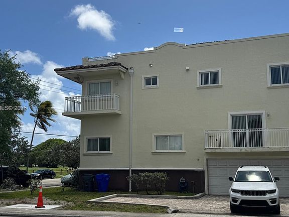 4th image of 826 N 17th Ave