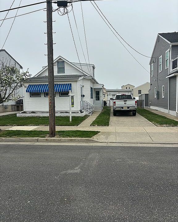 1st image of 127 W 3rd Ave