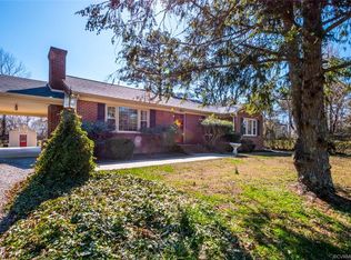 863 McLean St, Burkeville, VA 23922