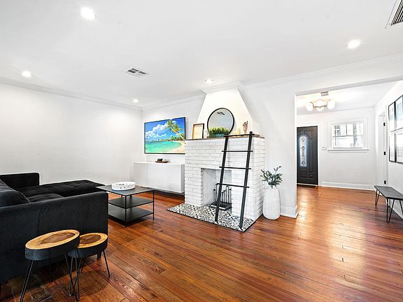 5th image of 713 NE 17th Road