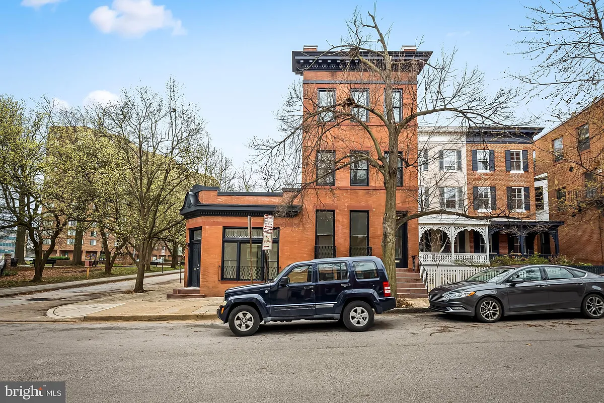 Building Photo - 1202 Bolton St #1