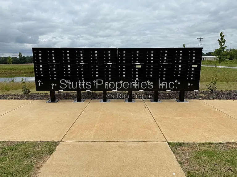 4137 Hudson Ct — Photo 1