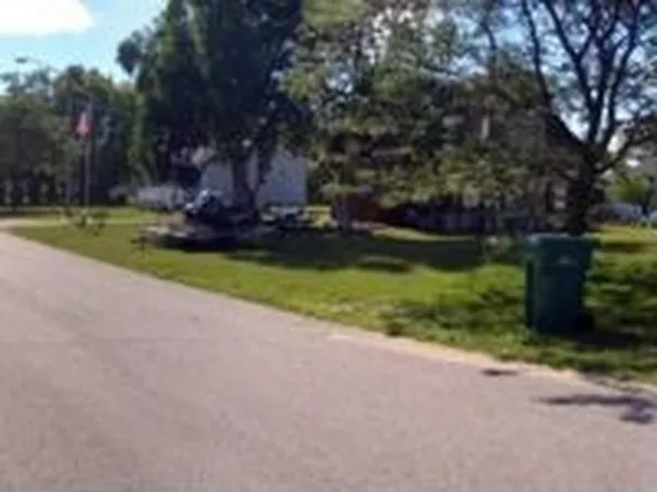 407 Robinson St, Charlevoix, MI 49720