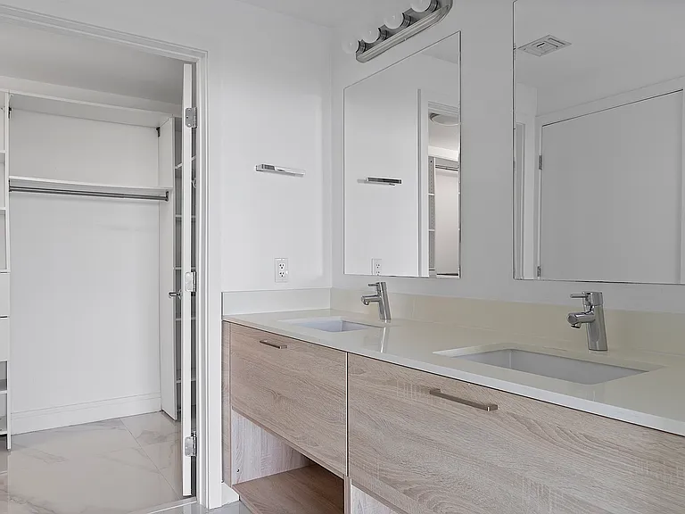 16385 Biscayne Blvd #717 — Photo 42