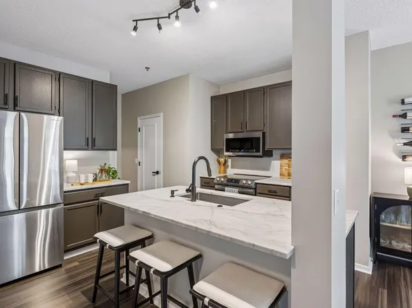 8350 Kimball Dr, Eden Prairie, MN 55347