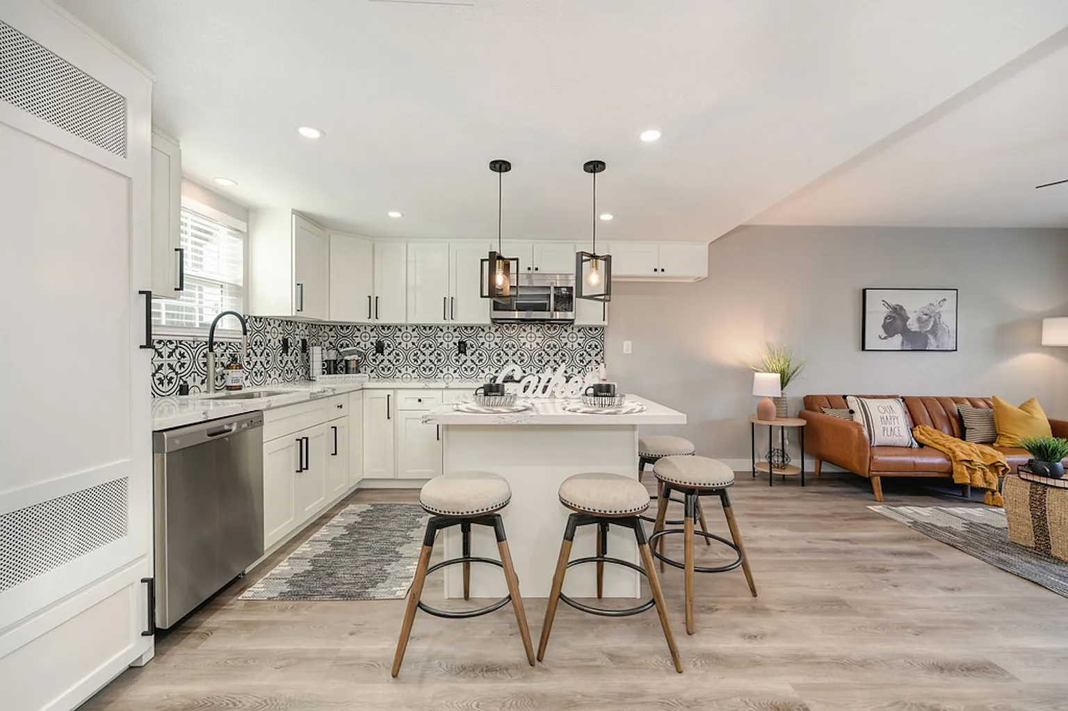 5608 Hillsdale Blvd APT C photo 1