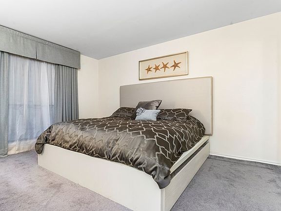 2nd image of 2800 Gulf Blvd Unit 506