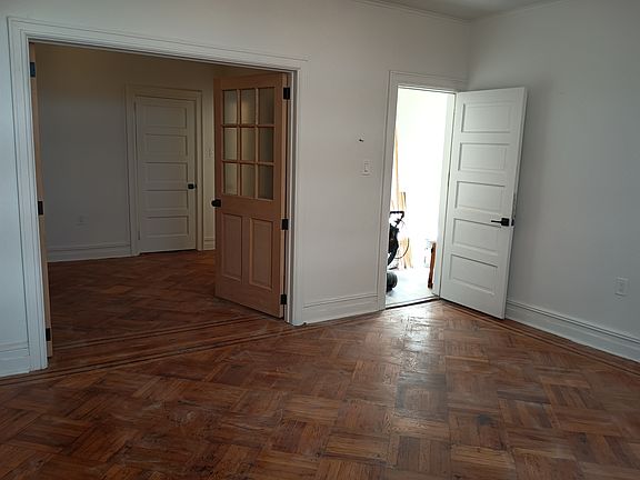5th image of 18 Oakland Ave #2