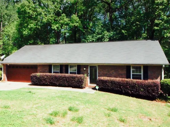300 Victoria Dr, Ellenwood, GA 30294