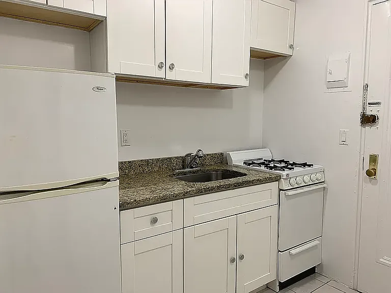 270 W 25th St #4A — Photo 4