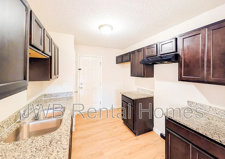2216 White Ave — Photo 2