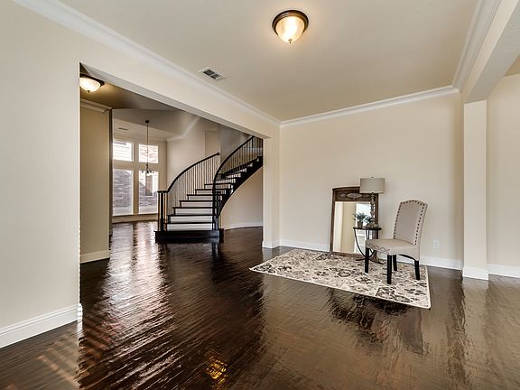 4th image of 700 Windy Hill Dr