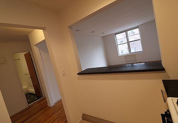 3rd image of 5812 43rd Ave #1