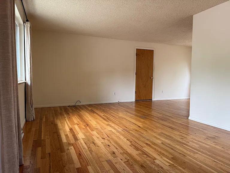 4445 Ludlow St — Photo 4