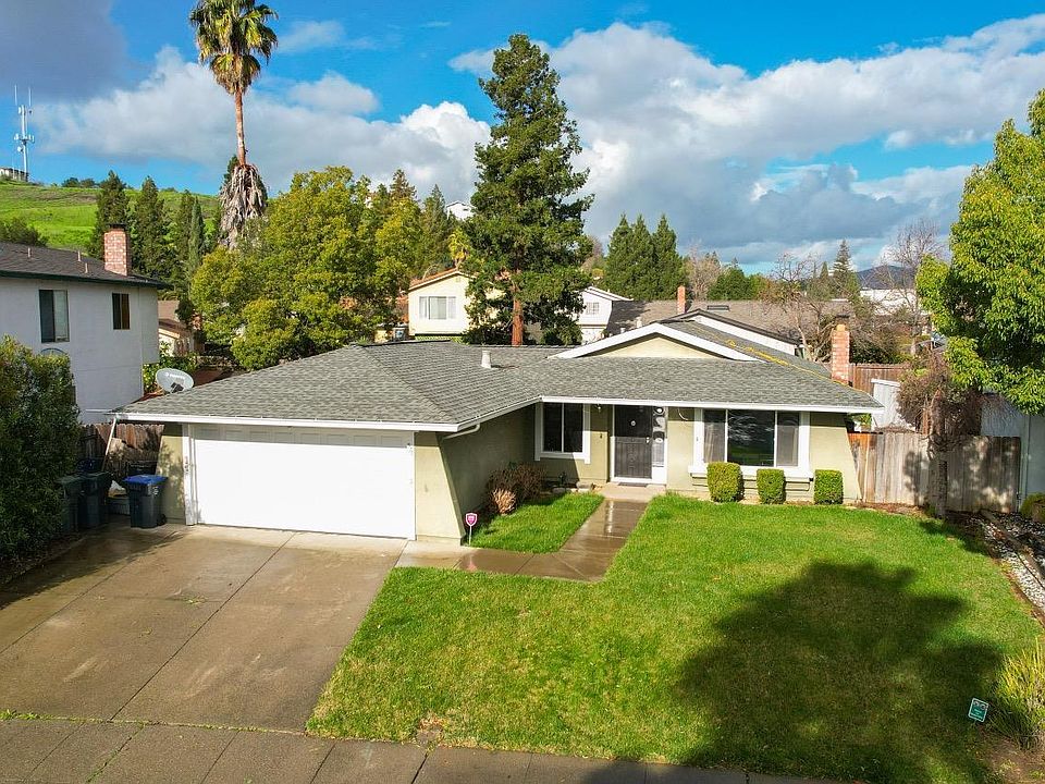 1st image of 576 Maywood Way
