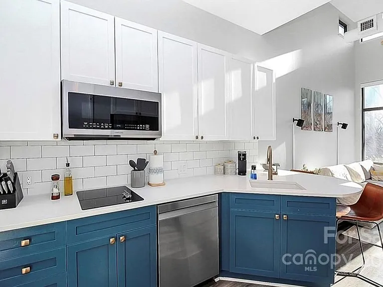 514 10th St #406 — Photo 3