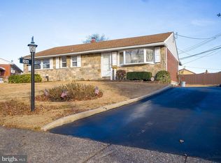 306 Shubrook Ln, Aston, PA 19014