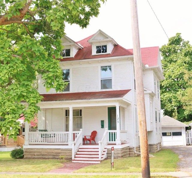 1st image of 123 Chestnut St