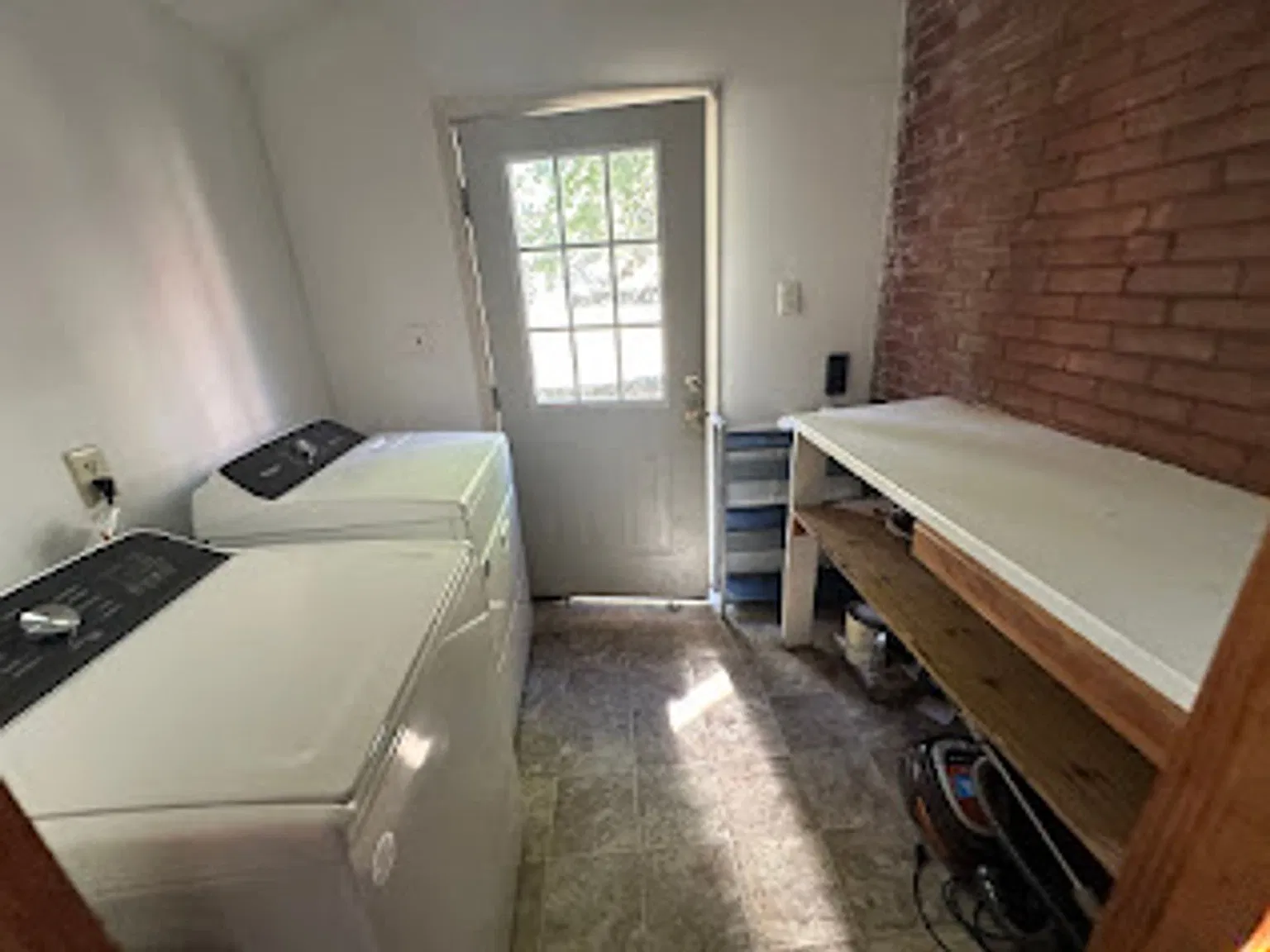 4 BR House Near Downtown! Off-Street Parking, Pet Friendly, Walk to UK! — Photo 2
