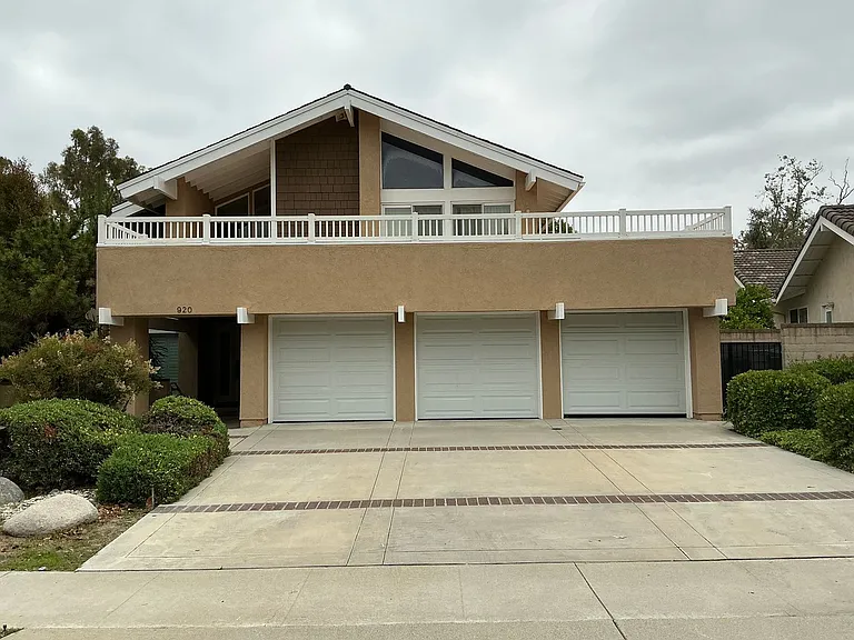 1920 Alto Ln — Photo 3