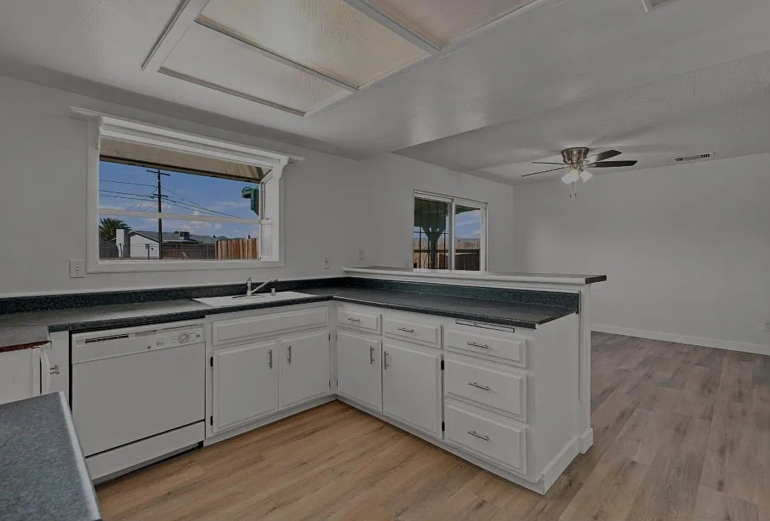 3 bed, 1402 sqft, $2,295 — Photo 2