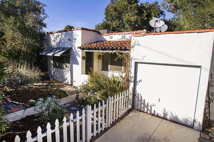 1st image of 216 E Eucalyptus St