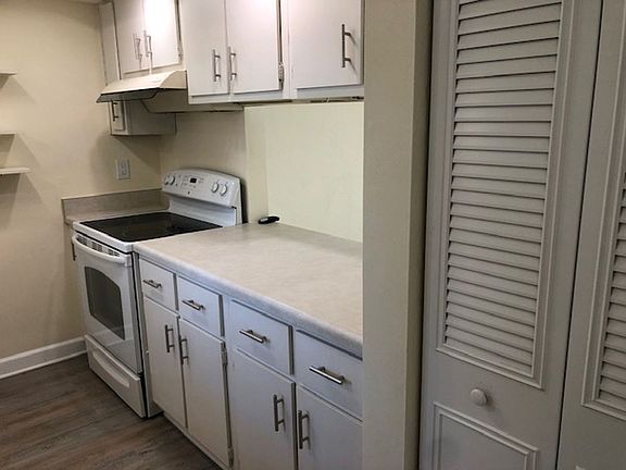 5th image of 144 S Halifax Ave #21-A
