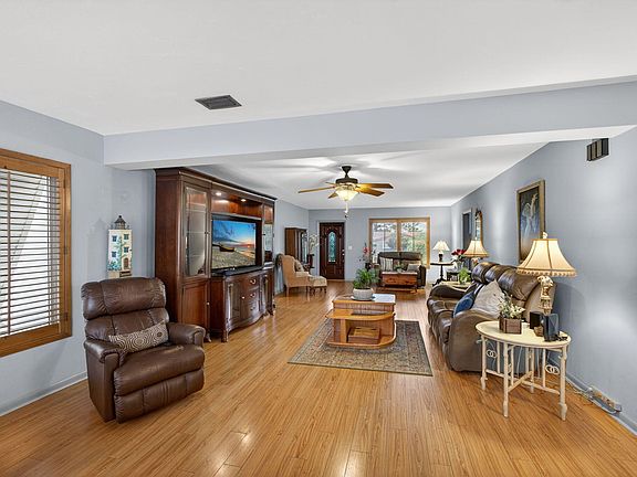 5th image of 1610 Crest Drive