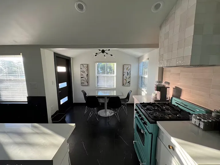 1024 E Taylor St — Photo 7