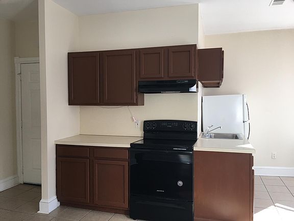2nd image of 1400 N King St #4