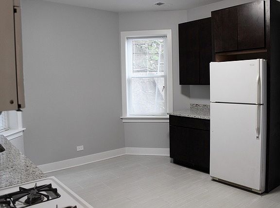 4th image of 5250 W Waveland Ave #G